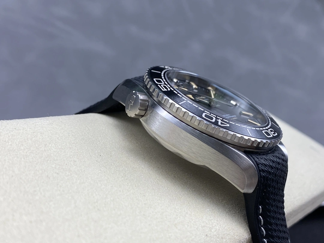 CBD Factory Omega Seamaster Planet Ocean 600M 43.5mm Gunmetal Grey Dial Brushed Bezel (215.32.44.21.01.002) 1:1 Super Clone – DD8900 Movement Breathable 300
